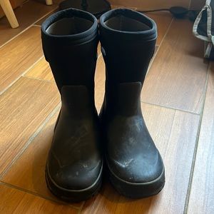 Bogs Boys size 2